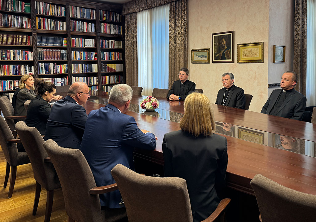 Susret vrhbosanskog nadbiskupa i hrvatskog ministra vanjskih poslova
