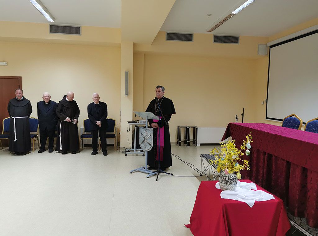 Čestitanje Uskrsa vrhbosanskom nadbiskupu Vukšiću