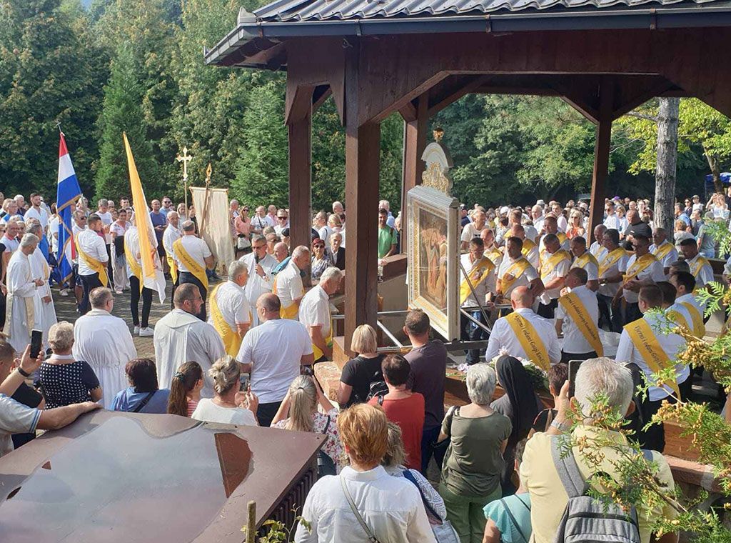 Proslava Velike Gospe u svetištu u Komušini