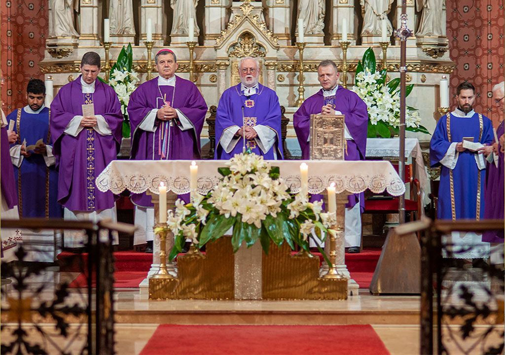 Mons. Gallagher predslavio misu u katedrali